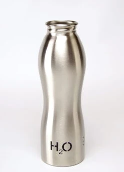 H2O Hundewasserflasche 0,7l Silber -Hundezubehörgeschäft ss25 no lid 762 1440x2000